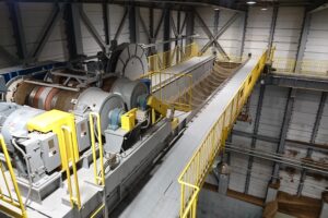 全自動燃料供給クレーン